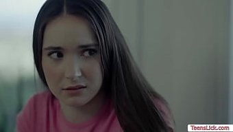 Üvey Anne, Üvey Kızını Yüz Oturma Ile Cezalandırıyor Ve Ona Oral Seks Yaptırıyor