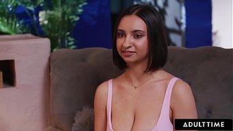 Göğüsleriyle Baş Döndüren Latin Güzeli Hailey Rose, Sevgilisi Max Fills’a Yalvarıyor; Ona Bol Kremalı Bir Boşalma Için Yalvarıyor.