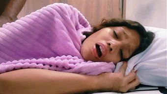Paylaşılan Yatak Yasak Üvey Abiyle Üvey Kız Kardeş Seks Oyununa Dönüşüyor.