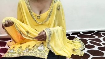 Bhabhi6'Nın Ateşli Üvey Kız Kardeşi, Taboo Rol Yapma Videosunda Üvey Kardeşi Tarafından Sikişiyor
