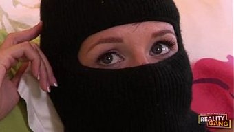 Hayden Winters, Bir Hırsıza Sakso Çekiyor