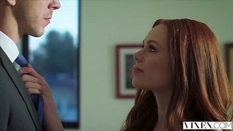 Ella Hughes'Un Bağlı Videoda Yoğun Oral Ve Binicilik Becerileri