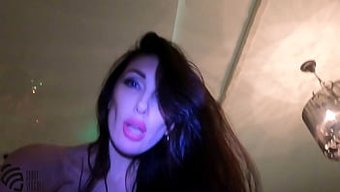 Milf Karısı Yüzüne Sikişiyor Ve Göğüsleri Pov Videosunda Spermlerle Kaplanıyor