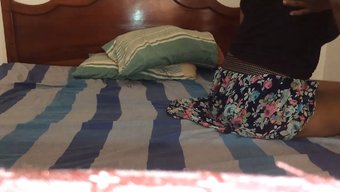 Genç Ve Yaşlı Kadınlar, Büyük Popolu Sıcak Ev Yapımı Videoda, Yalama Ve Sikiş
