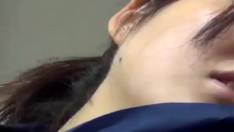 Genç Japon Kız Her Gün Amını Parmaklayarak Kendini Islak Ve Azgın Tutuyor.