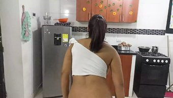 Olgun Komşusuyla Sert Bir Sikiş Seansından Sonra Onun Poposuna Boşalın