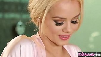 Elsa Jean'In Kendini Tatmin Eden Ve Mastürbasyon Yapan Solo Duş Seansı