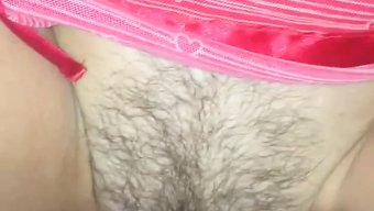 Dağınık Bir Am Spreyinden Sonra Milf Anne Boşalıyor