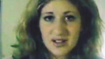 Keline De Cholantee, Seksi Bir Striptiz Oyunu Oynuyor