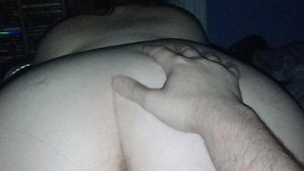 Büyük Popolu Güzel Şişman Kadınlar Ters Cowgirl Pozisyonunun Tadını Çıkarıyor