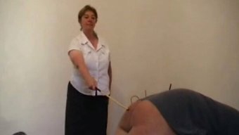 Sert Bir Videoda Milf Bir Teneke Ile Sertleşiyor