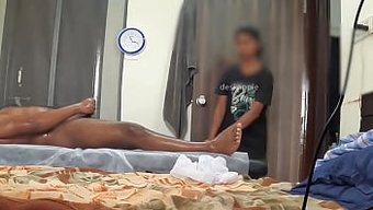 Sürpriz Bir Dokunuşla Duygusal Masaj