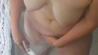 Avrupalı Baldızıyla Sıcak Bir Duş Seansı, Genç Kız Eylemiyle Birlikte