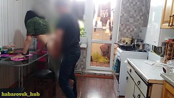 Fantezi Seven Karı, En Iyi Arkadaşı Tarafından Tıraşlanıp Beceriliyor