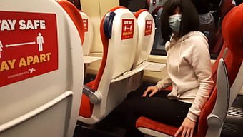 Açık Havada Halka Açık Sergicilik: Metroda Yanıp Sönen Penis Ve Mastürbasyon