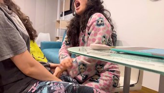 Amatör Kızlar Sıcak Mastürbasyon Ve Orgazm Zevkine Dalıyorlar
