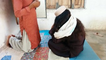 Müslüman Sprit (Bhoot) Büyük Siyah Yarrağı Ve Küçük Poposuyla Anal Sikiş