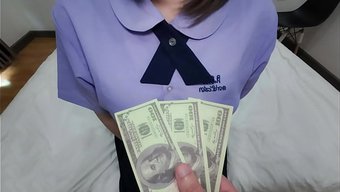 Liseli Kız, Yabancı Bir Adamla Seks Yapıyor Ve Para Için Spermini Amına Alıyor.