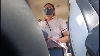 Öğretmen Tarafından Ücretsiz Yolculuk Ve Halka Açık Oral Seks Için Alınan Genç