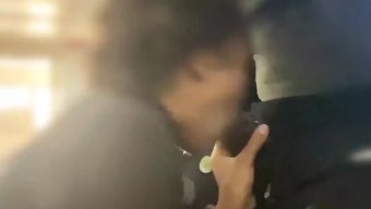 Bar Taburesinde Etek Altı Sakso Ve Temizlik