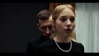 Charlie Dean'In Bella Spark Ile Olan Güç Oyunu: Duygusal Bir Hakimiyet Ve Zevk Gösterisi