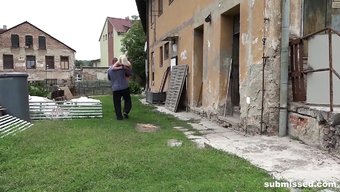 Lovita Fate Kontrolü Bırakır Ve Sert Bir Şekilde Becerilir