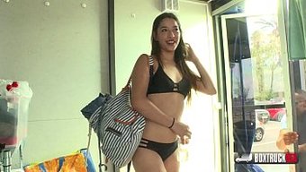 Angie'Nin Iyi Donanımlı Bir Adamla Hardcore Halka Açık Deneyimi