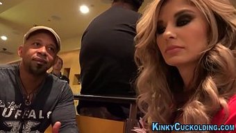 Sert Interracial Cuckolding Karısı Oral Ve El Işi Alıyor