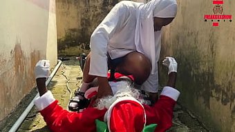 Seksi Nijeryalı Bebek Noel'De Sikişiyor