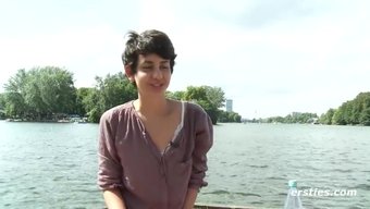 Amatör Bebek, Hd Videoda Bir Vibratörle Kendini Tatmin Ediyor