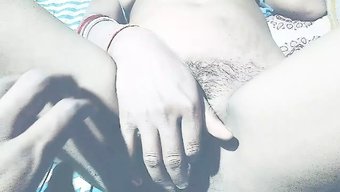 Kırsal Bir Alandan Bhabhi Sert Bir Şekilde Beceriliyor