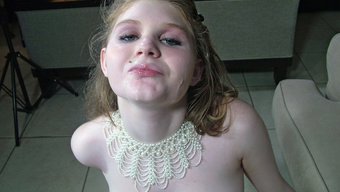 Pov Blowjob'Da Sevimli Bir Kız Için Yüzüne Boşalma