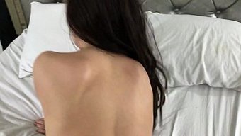 Büyük Doğal Göğüslü Bebek'In Kazara Dölleme Derlemesi