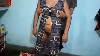 Hintli Karısı Kocası Tarafından Arkadan Ve Sıkı Amından Beceriliyor