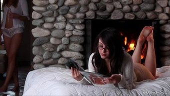 Lena Nicole'Un Yumuşak Fısıltı Videosunda Duygusal Mastürbasyonu