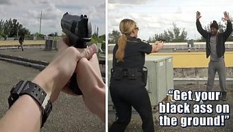 Büyük Popolu Milf, Polis Tarafından Irklararası Sikişiyor