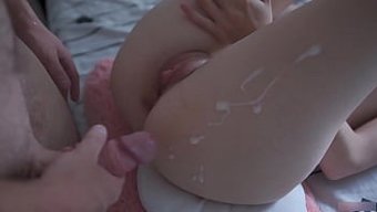 Dövmeli Güzellik, Arkadaşça Sakso Ve Boşalma Keyfini Çıkarıyor