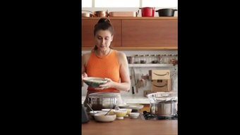 Paula Vahşi Bir Milf Sahnesinde Bağlanıp Sikişiyor