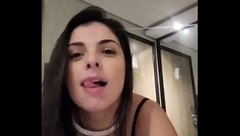 Evli Öğretmen, Iri Aletli Bir Öğrenci Tarafından Kamerada Fena Halde Beceriliyor.