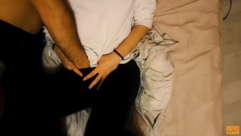 Amatör 18 Yaşındaki Komşu Saniyeler Içinde Sert Bir Orgazm Yaşıyor