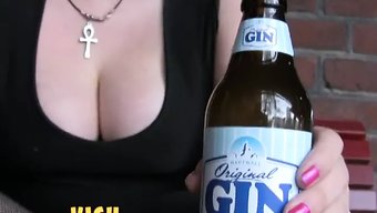 Büyük Göğüslü Tombul Amatör Sert Sikişiyor