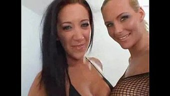 Sarışın Bombalar Phoenix Ve Jayden, Sert Lezbiyen Videoda Yaramaz Oluyorlar