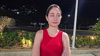 Göz Alıcı Latina Güzeli Natalia'Nın Yol Kenarında Kurtarması Ev Yapımı Bir Zevk Seansına Dönüşüyor