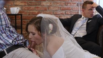 Iki Eş, Evliliklerindeki Ladyboy'U Düşük Bir Fiyata Kiralamayı Kabul Eder