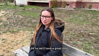 Bir Adam, Kocaman Götüyle Bir Kızı Evinde Sikişiyor.