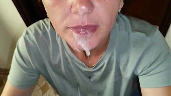 Sadakatsiz Olgun Kadın, Azgın Bir Adam Tarafından Tüm Deliklerinden Beceriliyor.