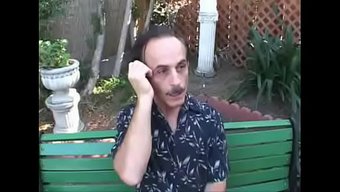 Amca Sonunda Yeğeniyle Gizlice Seks Yaptı.