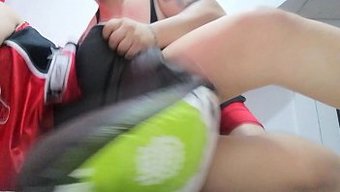 Amatör Milf, Büyük Poposunu Bir Dildo Ile Dolduruyor Ve Içine Boşalıyor
