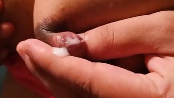 Ev Yapımı Videoda Büyük Göğüsler Ve Kabarık Meme Uçları