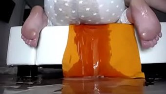 Chrissleoo20'Nin Büyük Poposu Bu Anal Videoda Büyük Bir Yarrağın Sikişiyor
